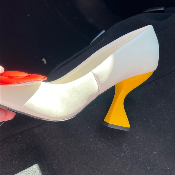 Hello Kitty White Pumps with Red Bow and Yellow Sculpted Heel - Picture 4 of 4